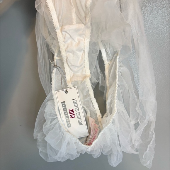 NWT Victoria’s Secret Large Fashion Show Teddy Lingerie White Sparkle Bridal - Picture 7 of 7